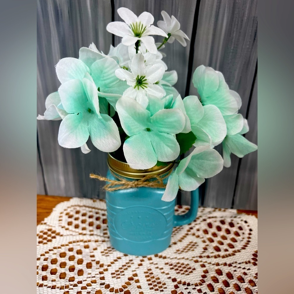 Pint sized vase with flowers